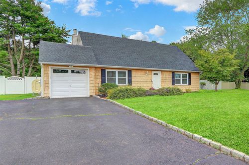 31 Imperial Dr, Miller Place, NY, 11764-3225 | Card Image