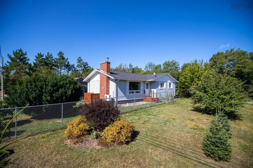 19 Lake Dr, Mount Uniacke, NS, B0N1Z0 | Card Image