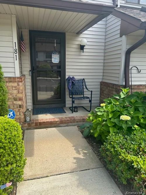 181 Laurel Ln, Wantagh, NY, 11793-2777 | Card Image