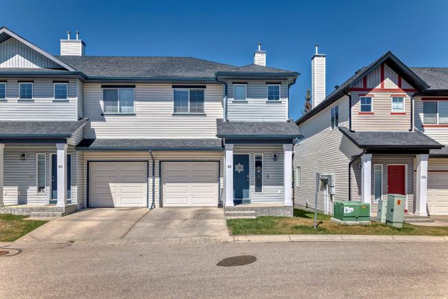 98 Everridge Gardens Sw, Home with 4 bedrooms, 3 bathrooms and 2 parking in Calgary AB | Image 5