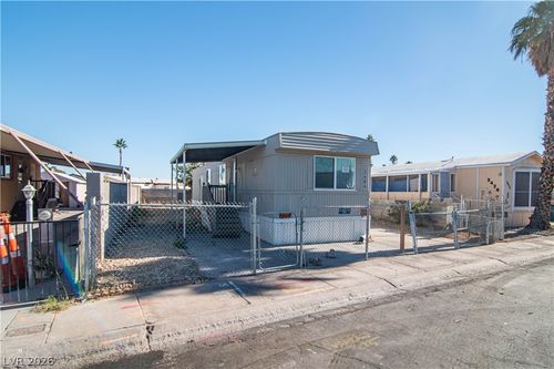 3464 Death Valley Dr, Las Vegas, NV, 89122-3911 | Card Image