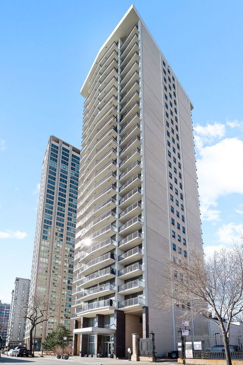 23a-3470 N Lake Shore Dr, Chicago, IL, 60657-2877 | Card Image