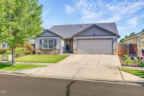 630 Woodlark Dr, Medford, OR, 97501-2625 | Card Image