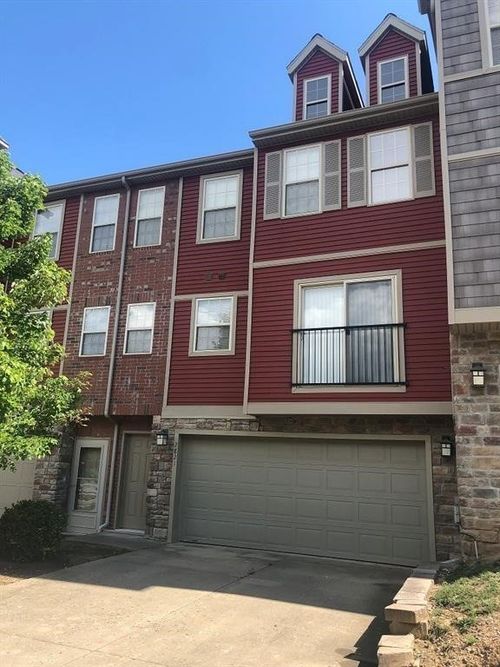 2821 W Redstone Dr, Fayetteville, AR, 72704-5139 | Card Image