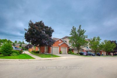 38 - 386 Highland Rd W, Condo with 3 bedrooms, 2 bathrooms and 2 parking in Stoney Creek ON | Image 3