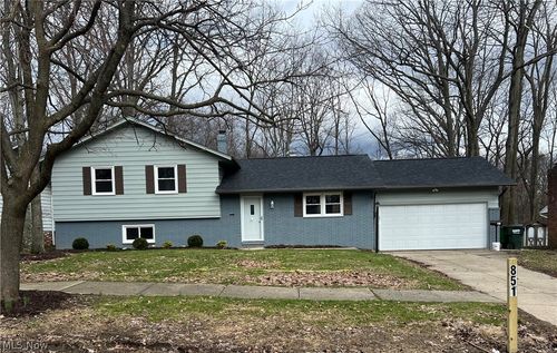 851 Wellmon St, Bedford, OH, 44146-3876 | Card Image