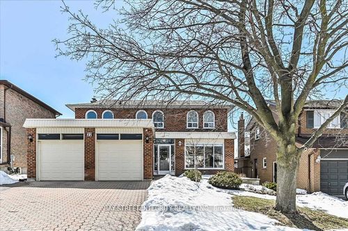 22 Cliffwood Rd, North York, ON, M2H3G4 | Card Image