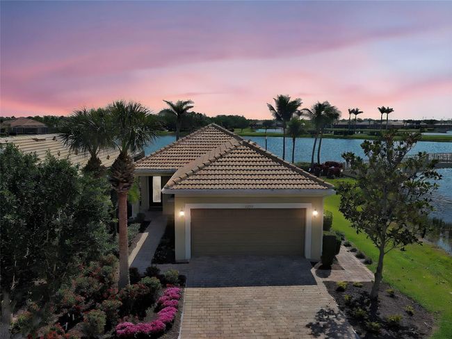 Lovely curb appeal | Image 6