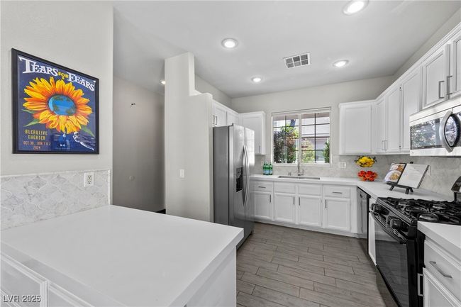 10342 Cherry Brook St, House other with 4 bedrooms, 3 bathrooms and null parking in Las Vegas NV | Image 8