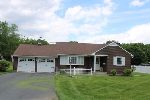 9 Norman Cir, Turners Falls, MA, 01376-1601 | Card Image