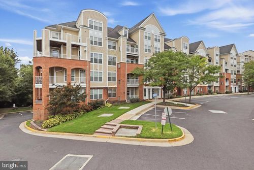 203-8181 Carnegie Hall Ct, VIENNA, VA, 22180-7365 | Card Image