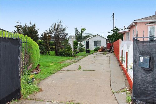 3826 W 115th St, Hawthorne, CA, 90250-2620 | Card Image