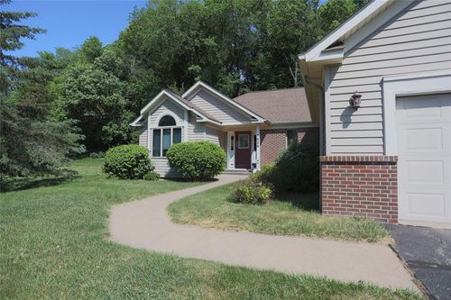 1825 Golf View Dr, River Falls, WI, 54022-2562 | Card Image