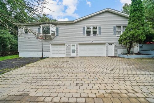 31 Eagle St, Chestnut Ridge, NY, 10977-6102 | Card Image