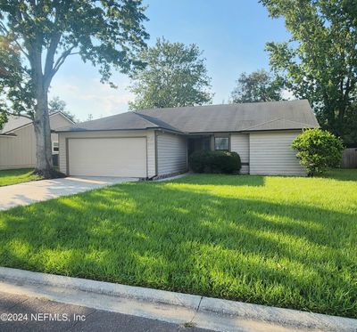 8557 Moss Pointe Trail N, House other with 4 bedrooms, 2 bathrooms and null parking in Jacksonville FL | Image 2