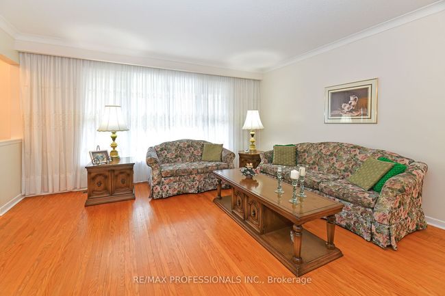 11 Pegasus Trail, House other with 3 bedrooms, 2 bathrooms and 1 parking in Scarborough ON | Image 6