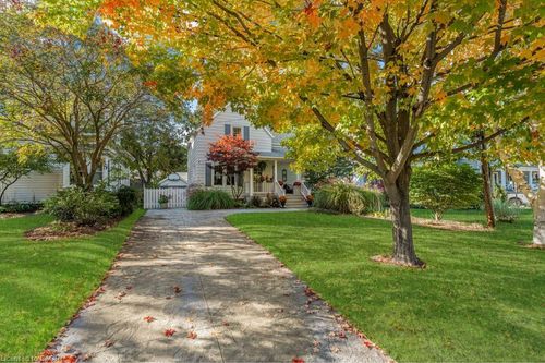 24 Robinson St S, Grimsby, ON, L3M3C4 | Card Image