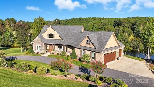 42 Earl Ct, Hickory, NC, 28601-7520 | Card Image
