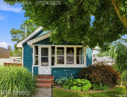 30768 Brentwood St, Southfield, MI, 48076-1556 | Card Image