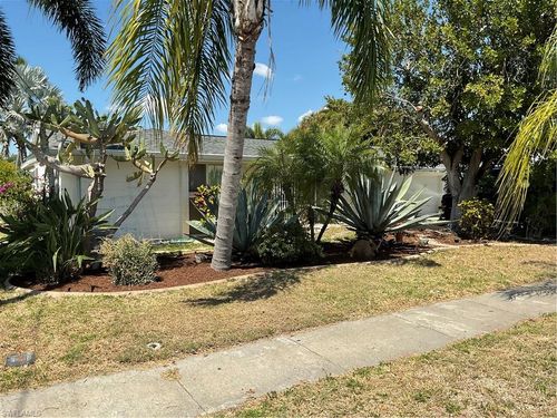 4617 Forest Glen Dr, NORTH FORT MYERS, FL, 33903 | Card Image