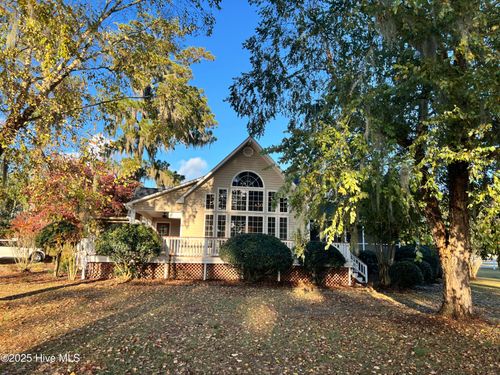 100 Goose Creek Dr, Washington, NC, 27889-8606 | Card Image