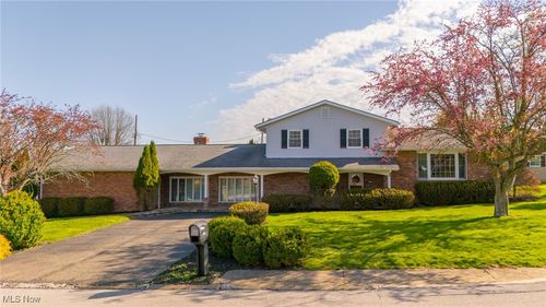 211 Greentree Dr, Saint Clairsville, OH, 43950-1443 | Card Image