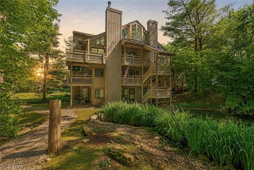 593 Meredith Ln, Cuyahoga Falls, OH, 44223-2586 | Card Image
