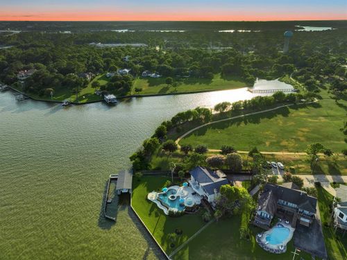 602 Shorewood Dr, Taylor Lake Village, TX, 77586-4610 | Card Image
