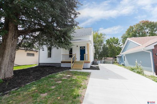 5227 Spruce Street, Lincoln, NE, 68516 | Card Image