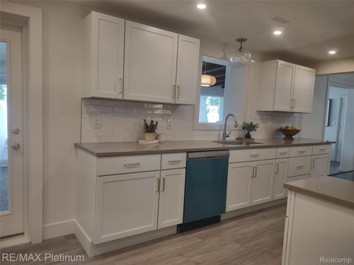 13366 Wenwood Dr, Fenton, MI, 48430-1159 | Card Image