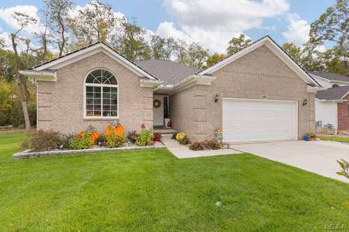 1084 Preservation Dr, Tecumseh, MI, 49286-8664 | Card Image