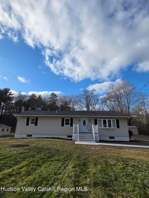 12 Eddy St, Saugerties, NY, 12477-3929 | Card Image