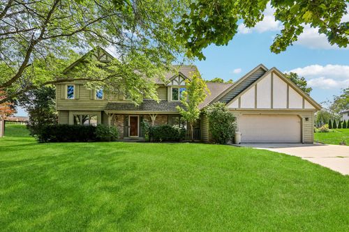 7586 Francis Ct E, FRANKLIN, WI, 53132-2159 | Card Image