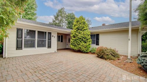 37 Canfield Ln, Aberdeen, NJ, 07747-2204 | Card Image