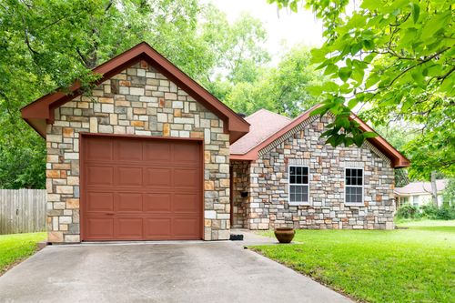 1019 Pine St, Bonham, TX, 75418-3131 | Card Image