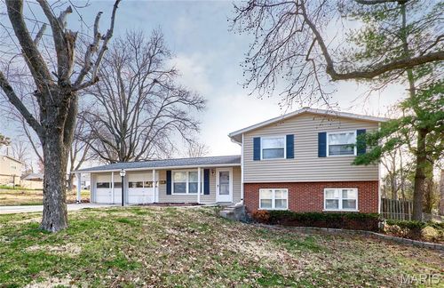 3204 Bristol Hall Dr, Bridgeton, MO, 63044-3257 | Card Image