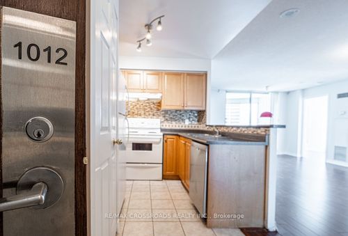 1012-7 Lorraine Dr, North York, ON, M2N7H2 | Card Image
