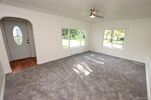 8231 N Vassar Rd, Mount Morris, MI, 48458-9760 | Card Image