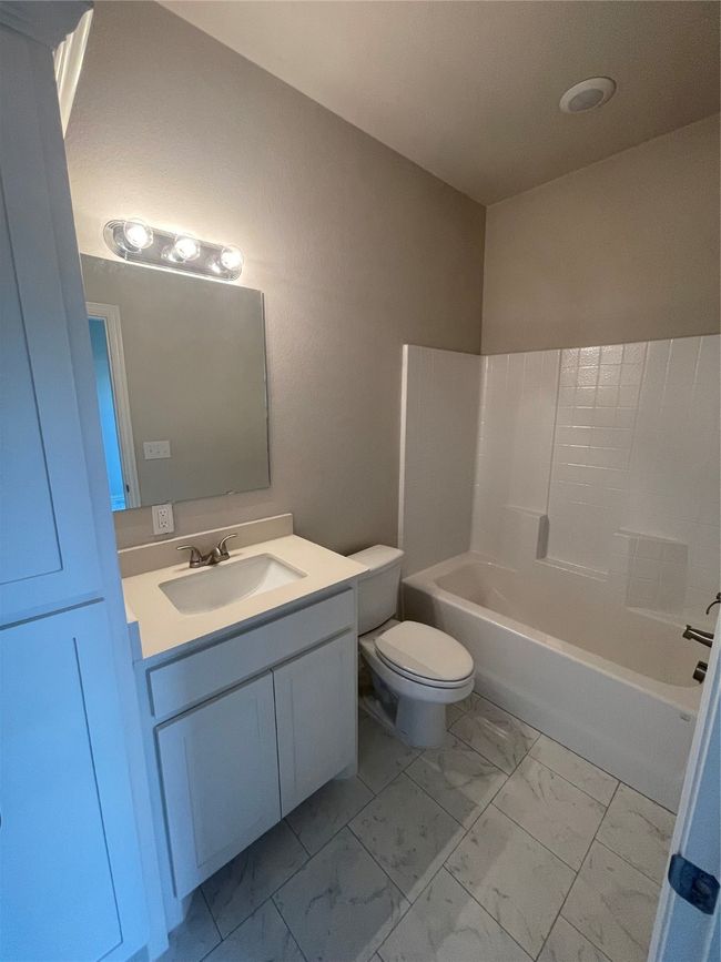 2829 Peony Dr, Home with 3 bedrooms, 2 bathrooms and null parking in Sherman TX | Image 7