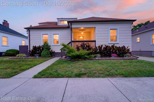 466 Spruce St, Wyandotte, MI, 48192-4040 | Card Image