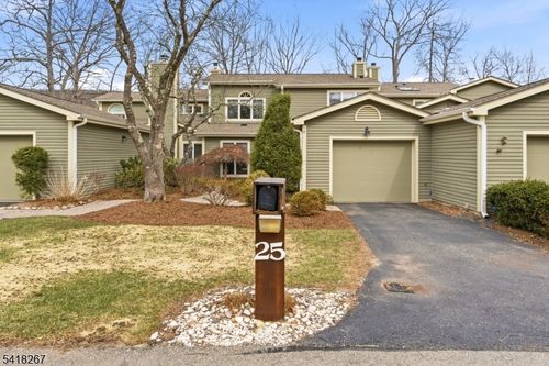 25 Stone Row Ln, Oak Ridge, NJ, 07438-9519 | Card Image