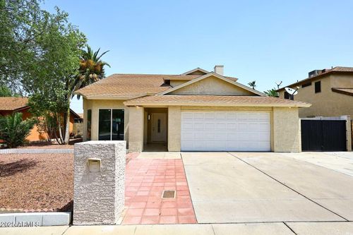 5320 W Desert Hills Dr, Glendale, AZ, 85304-2702 | Card Image