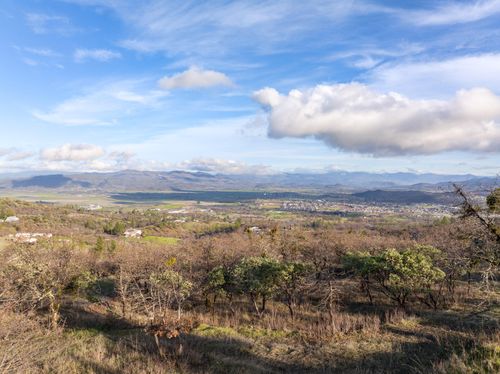 445 Mt Castle Dr, Eagle Point, OR, 97524-9414 | Card Image