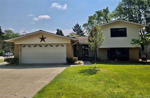 9498 Bassett St, Livonia, MI, 48150-3311 | Card Image