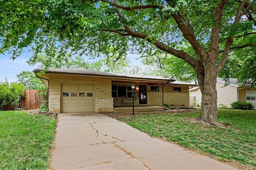1322 N Lakeview Dr, Derby, KS, 67037-2942 | Card Image