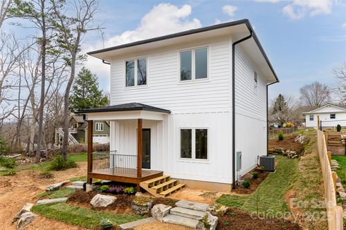 30 Fern St, Asheville, NC, 28803-2824 | Card Image