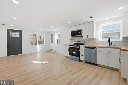 937 High St, COATESVILLE, PA, 19320-2620 | Card Image