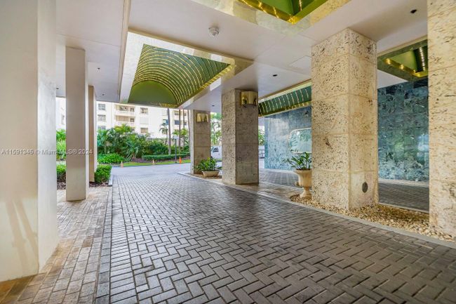 804 - 10175 Collins Ave, Condo with 3 bedrooms, 3 bathrooms and null parking in Bal Harbour FL | Image 52