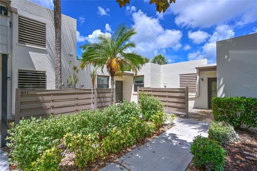 609 Woodlawn Dr, Bradenton, FL, 34210-3028 | Card Image