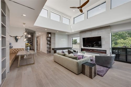 apt-301-3923 Cole Ave, Dallas, TX, 75204-1899 | Card Image